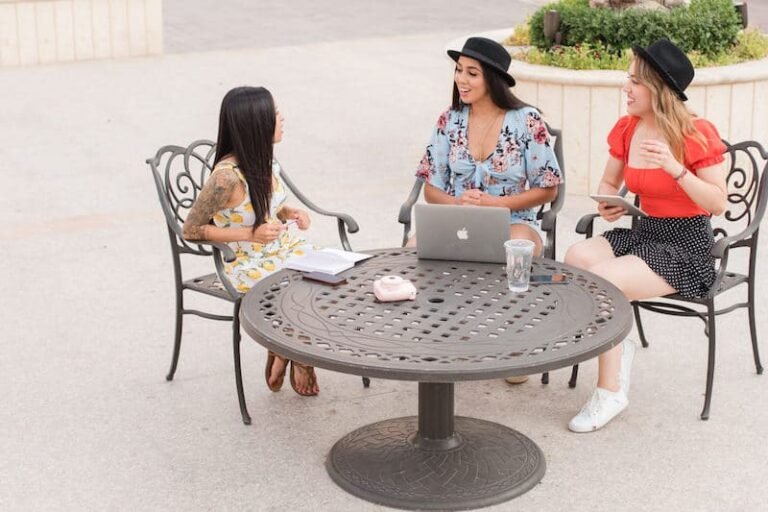 How to Monetize a Travel Blog in 2025 – Shemeansblogging