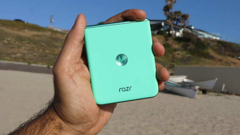 This Motorola foldable is on sale for $100 off – here’s why I recommend it over most slab phones