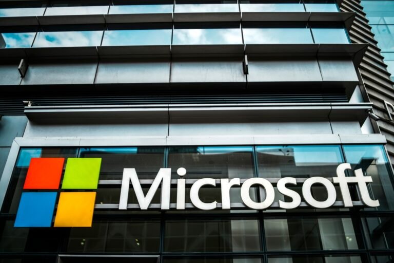 Microsoft is officially killing its Outlook Lite app next month