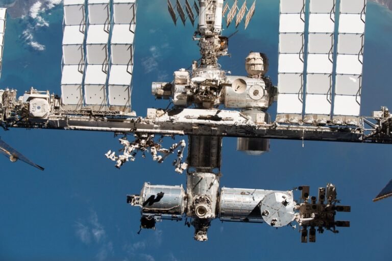 NASA briefly sheltered space station astronauts in SpaceX’s Dragon due to leaks
